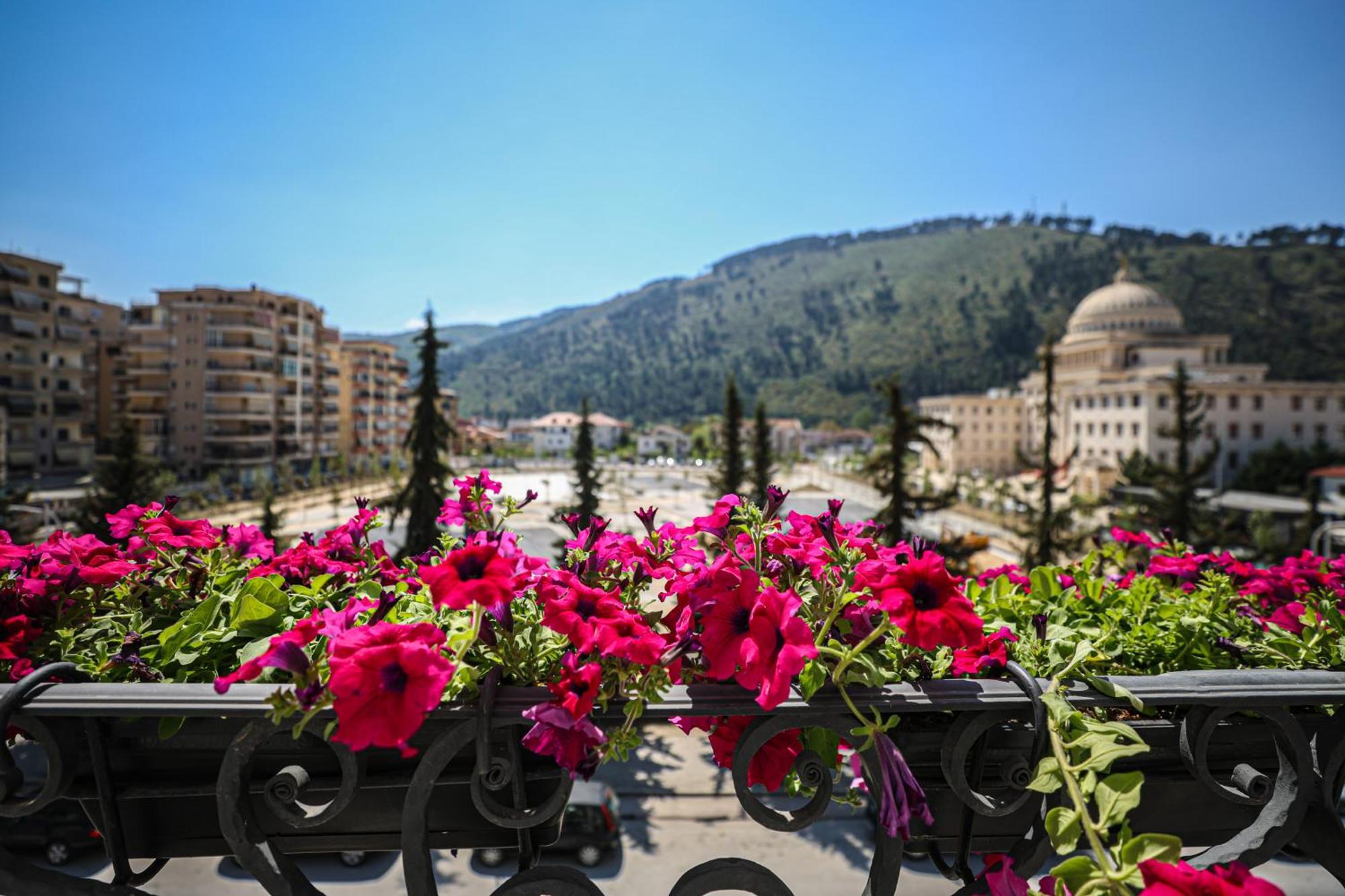 Hotel Plaza Berat Exterior foto