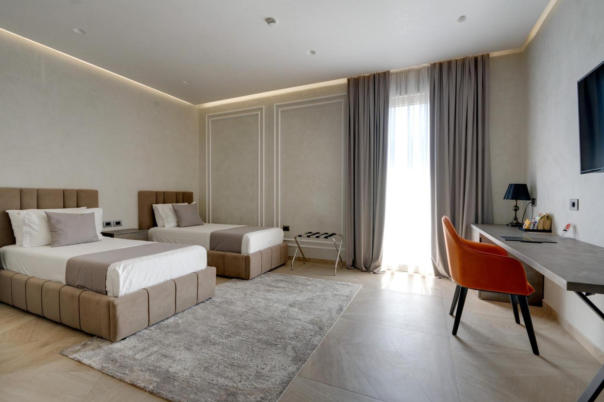 Hotel Plaza Berat Exterior foto