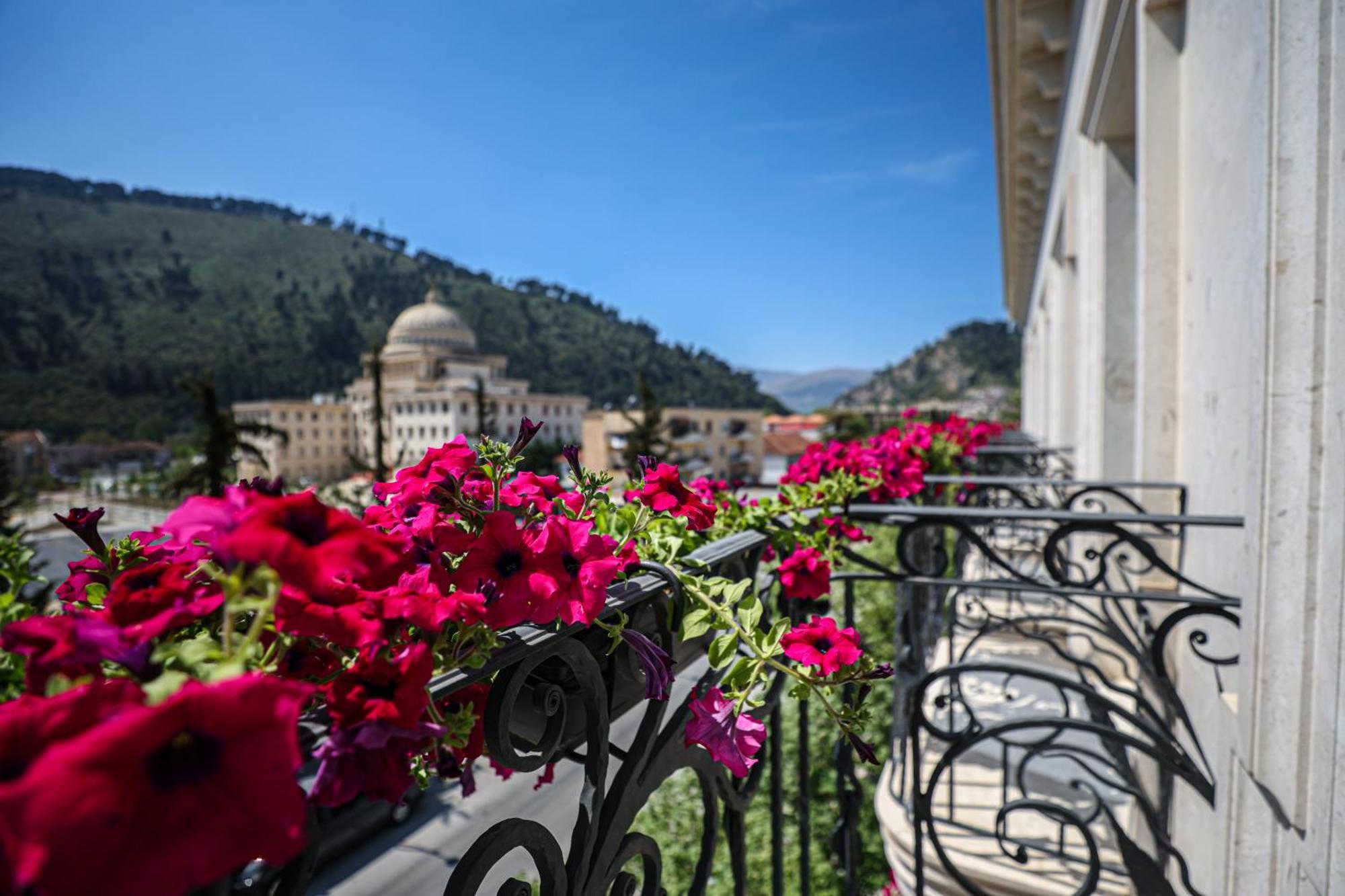 Hotel Plaza Berat Exterior foto