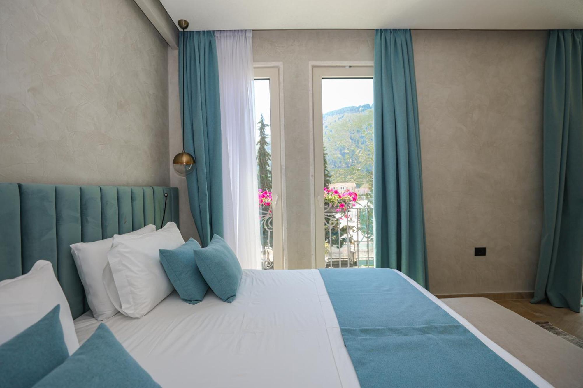 Hotel Plaza Berat Exterior foto