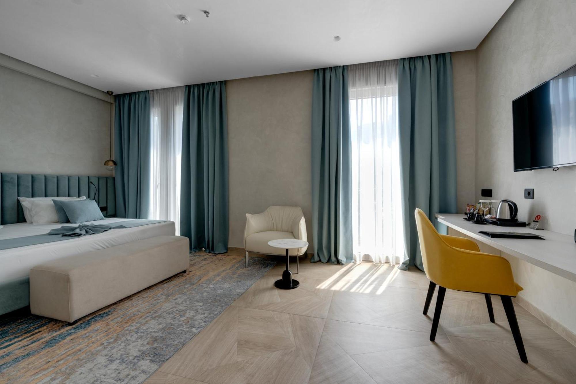 Hotel Plaza Berat Exterior foto